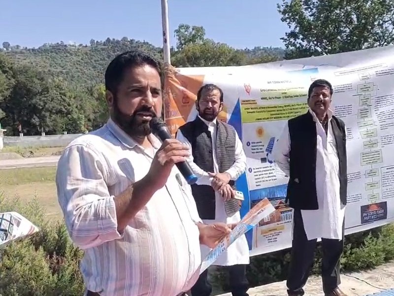 मेढ़र: सरकारी स्कूल में 'पीएम सूर्य घर मुफ्त बिजली योजना' पर जागरूकता कार्यक्रम आयोजित