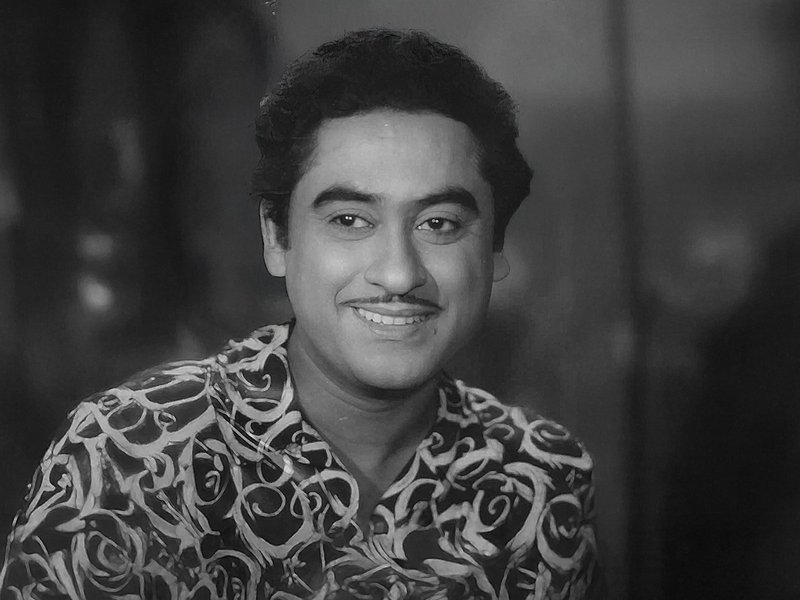 किशोर कुमार: जादू भरी मखमली आवाज ने दिलों पर किया राज, गीतों में बसी जादुई दास्तान