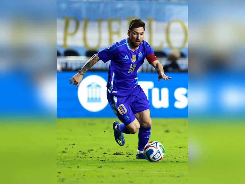 Exquisite Lionel Messi Tackled To The Ground By Fans In Puerto Rico Friendly Image Collection Exquisite Lionel Messi Tackled To The Ground By Fans In Puerto Rico Friendly Image Collection