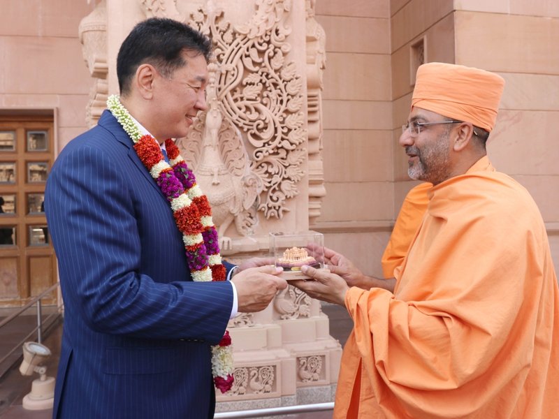 राष्ट्रपति खुरेलसुख उखना ने अक्षरधाम में भगवान स्वामीनारायण के किए दर्शन, भारत-मंगोलिया आध्यात्मिक संबंधों को मिली नई मजबूती