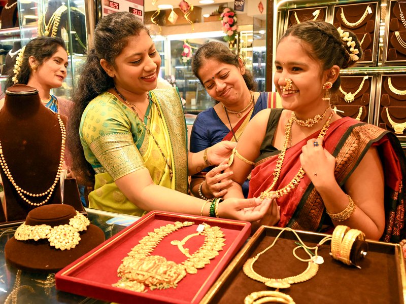 रिकॉर्ड ऊंचाई पर पहुंचने के बावजूद दिवाली पर सोने-चांदी की मांग रहेगी बरकरार : रिपोर्ट