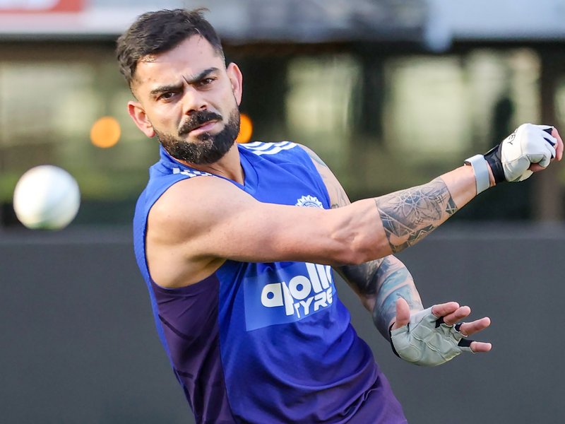 पर्थ वनडे में 'रन मशीन' विराट कोहली शून्य पर स्टार्क का बने शिकार, टूटा फैंस का दिल