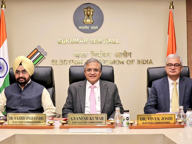 इलेक्शन कमीशन ने बिहार विधानसभा चुनाव और 8 सीटों पर उपचुनाव के लिए पर्यवेक्षकों की नियुक्ति की