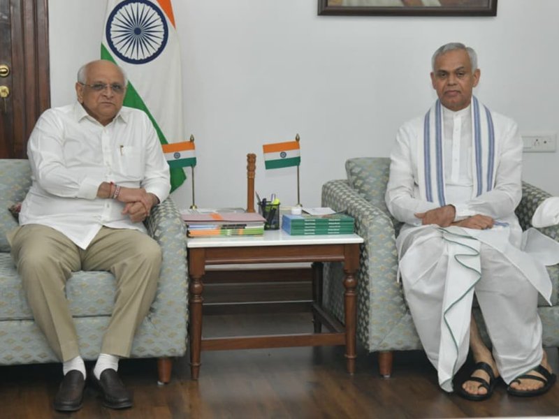 गुजरात: मंत्री पद के लिए विधायकों को फोन आने शुरू, शपथ से पहले राज्यपाल से मिले सीएम भूपेंद्र पटेल
