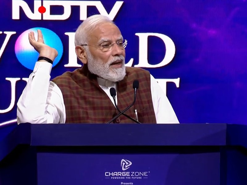 प्रधानमंत्री नरेंद्र मोदी ने नीतिगत कुप्रबंधन के लिए कांग्रेस की आलोचना की