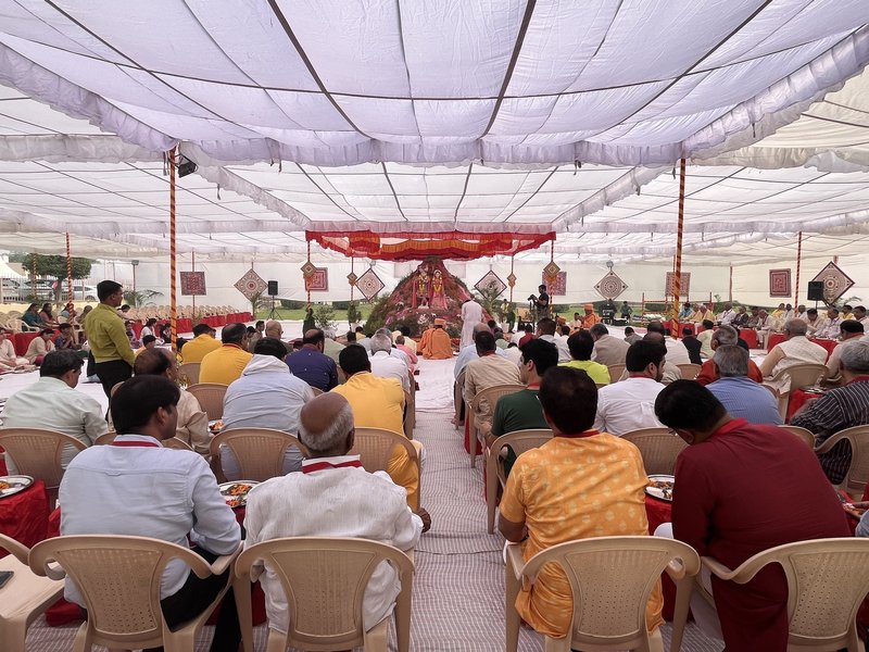 दिल्ली अक्षरधाम में भव्य अन्नकूट उत्सव, 1232 व्यंजनों से हुआ भगवान का पूजन