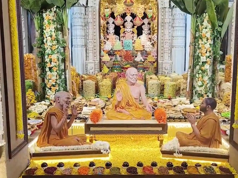 अहमदाबाद में ठाकुरजी को चढ़ाया गया 1200 व्यंजनों का भव्य अन्नकूट, भक्त हुए भावविभोर