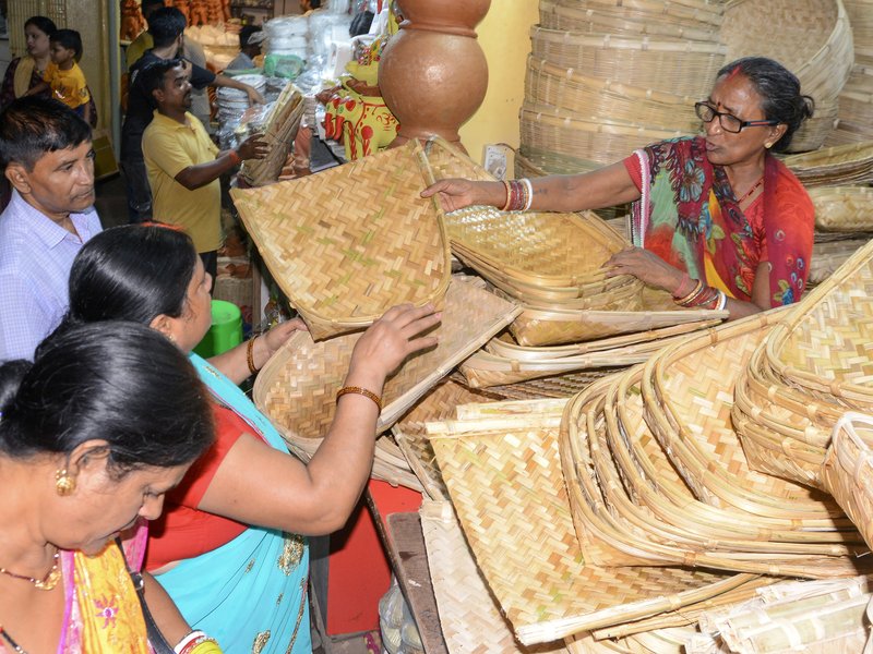देश भर में छठ को लेकर जोरों-शोरों पर तैयारी, पावन पर्व पर 38,000 करोड़ रुपए का व्यापार होने की उम्मीद : कैट
