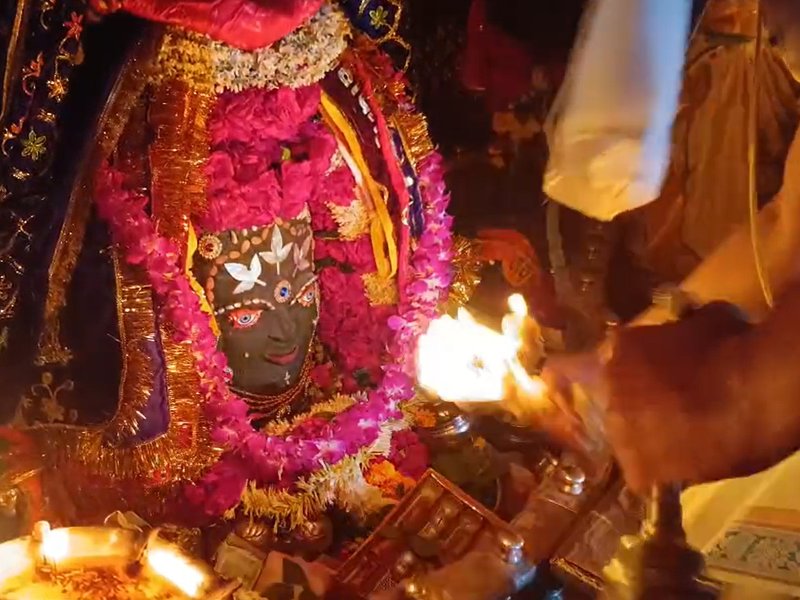 उज्जैन: भस्म आरती में निराकार से साकार हुए महाकाल, भक्तों ने किए त्रिनेत्र स्वरूप के दर्शन