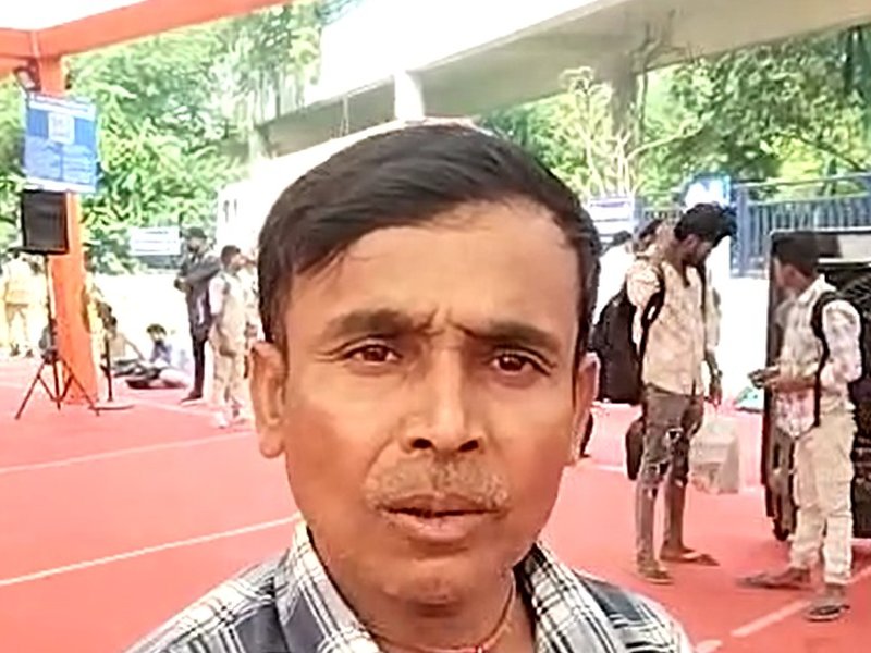 छठ पर्व पर आनंद विहार रेलवे स्टेशन पर भारी भीड़, यात्री बोले- इस बार व्यवस्था बेहतर