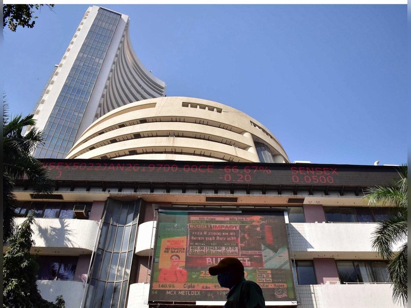 भारतीय शेयर बाजार में शीर्ष 10 में से सात कंपनियों का मार्केट कैप 1.55 लाख करोड़ रुपए बढ़ा भारतीय शेयर बाजार में शीर्ष 10 में से सात कंपनियों का मार्केट कैप 1.55 लाख करोड़ रुपए बढ़ा