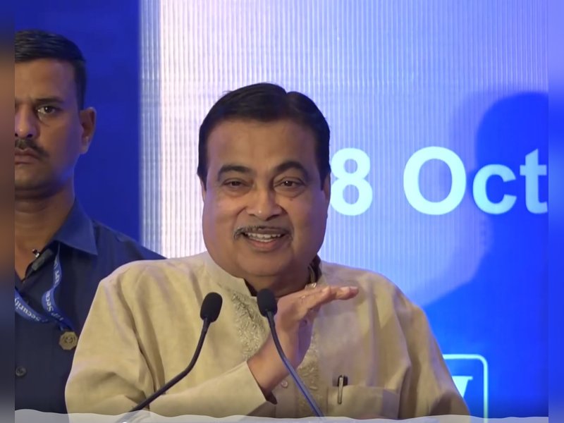 सड़क परिवहन एवं राजमार्ग मंत्रालय का वार्षिक राजस्व दो वर्षों में 1.4 लाख करोड़ रुपए होने का अनुमान: गडकरी सड़क परिवहन एवं राजमार्ग मंत्रालय का वार्षिक राजस्व दो वर्षों में 1.4 लाख करोड़ रुपए होने का अनुमान: गडकरी