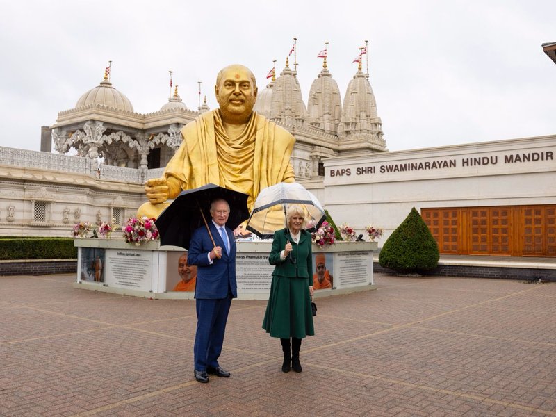 ब्रिटेन के महाराजा चार्ल्स तृतीय और महारानी कैमिला ने 'नीसडन मंदिर' के नाम से विश्वविख्यात बीएपीएस स्वामिनारायण मंदिर, लंदन का दौरा किया ब्रिटेन के महाराजा चार्ल्स तृतीय और महारानी कैमिला ने 'नीसडन मंदिर' के नाम से विश्वविख्यात बीएपीएस स्वामिनारायण मंदिर, लंदन का दौरा किया