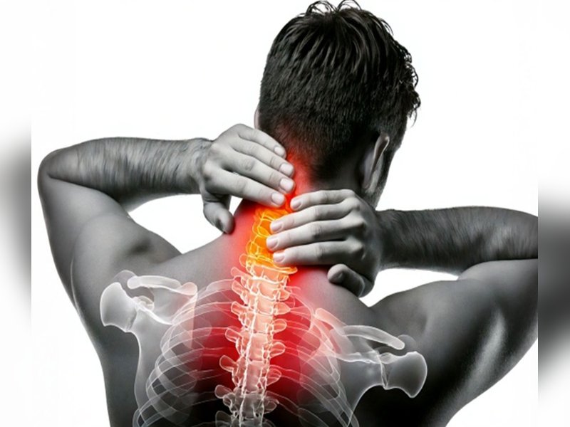 गर्दन का दर्द हिला सकता है शरीर का संतुलन, एक्सरसाइज से मिलेगा मिनटों में आराम
