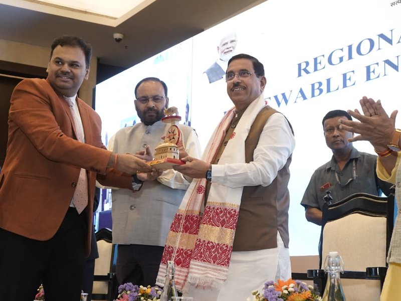 हमारा नॉर्थ ईस्ट पीएम मोदी के दूरदर्शी नेतृत्व में ऊर्जा-लक्ष्मी में बदल रहा : प्रह्लाद जोशी हमारा नॉर्थ ईस्ट पीएम मोदी के दूरदर्शी नेतृत्व में ऊर्जा-लक्ष्मी में बदल रहा : प्रह्लाद जोशी