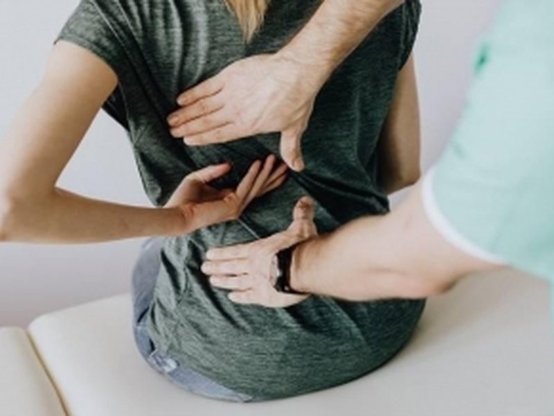 पीठ दर्द की समस्या से हैं परेशान? ये आसान योगासन दिलाएंगे मुक्ति