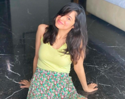  Divya Khosla Kumar wore 15kg lehenga with heels to shoot for ‘Saure Ghar’ in hilly area
