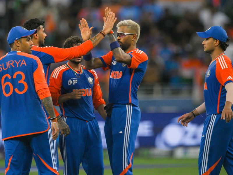 एशिया कप: ऑपरेशन 'व्हाइट बॉल' की सफलता के बाद जश्न में डूबा देश, टीम इंडिया को मिल रहीं बधाइयां