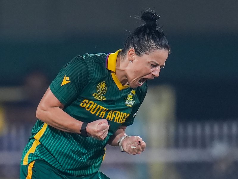 महिला वर्ल्ड कप में साउथ अफ्रीकी गेंदबाज ने रचा इतिहास, झूलन गोस्वामी को पछाड़कर नंबर-1 बनीं महिला वर्ल्ड कप में साउथ अफ्रीकी गेंदबाज ने रचा इतिहास, झूलन गोस्वामी को पछाड़कर नंबर-1 बनीं