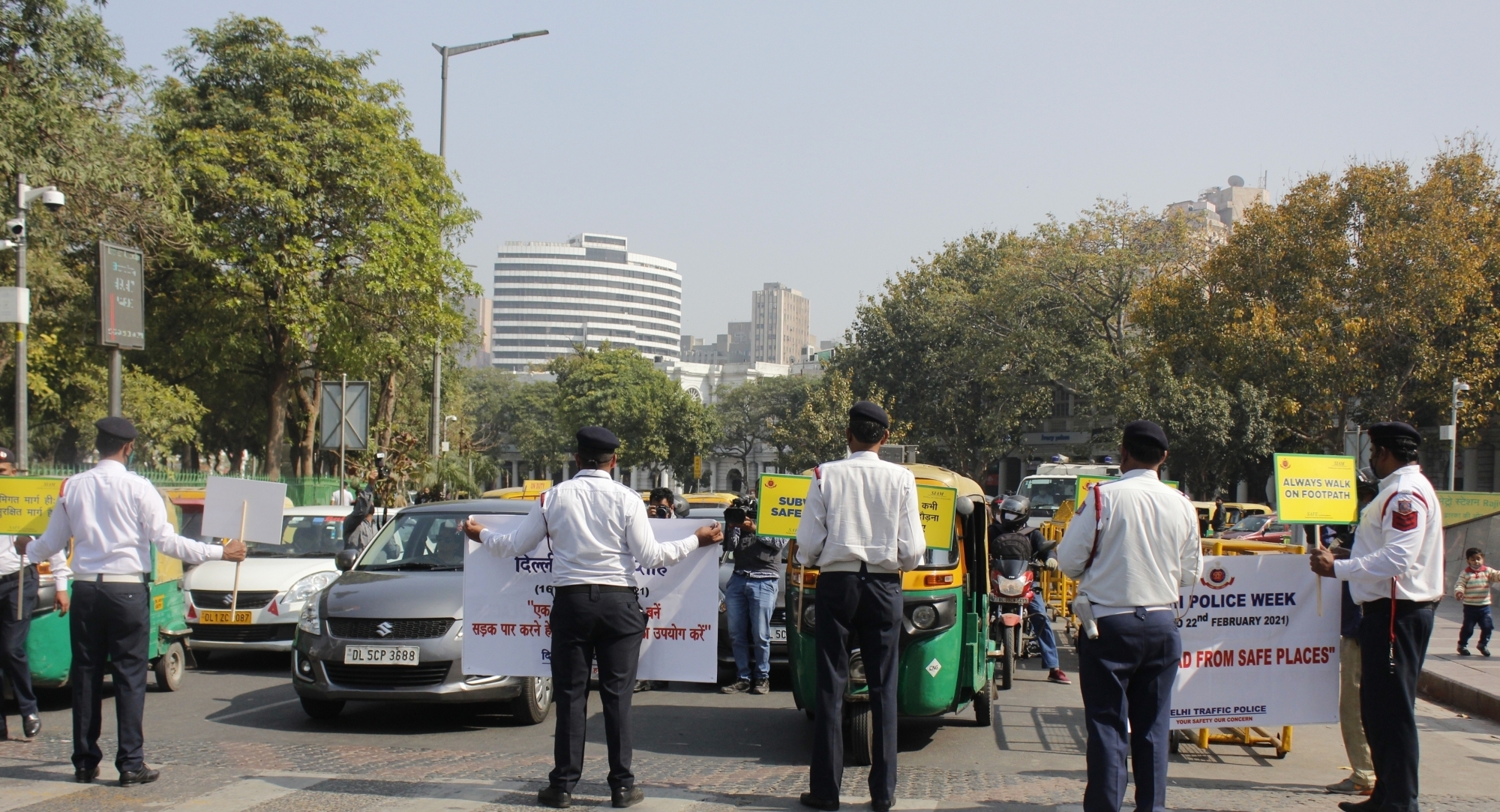 Delhi Police penalises vehicles contributing to pollution, over 4,500 'challans' issued Delhi Police penalises vehicles contributing to pollution, over 4,500 'challans' issued