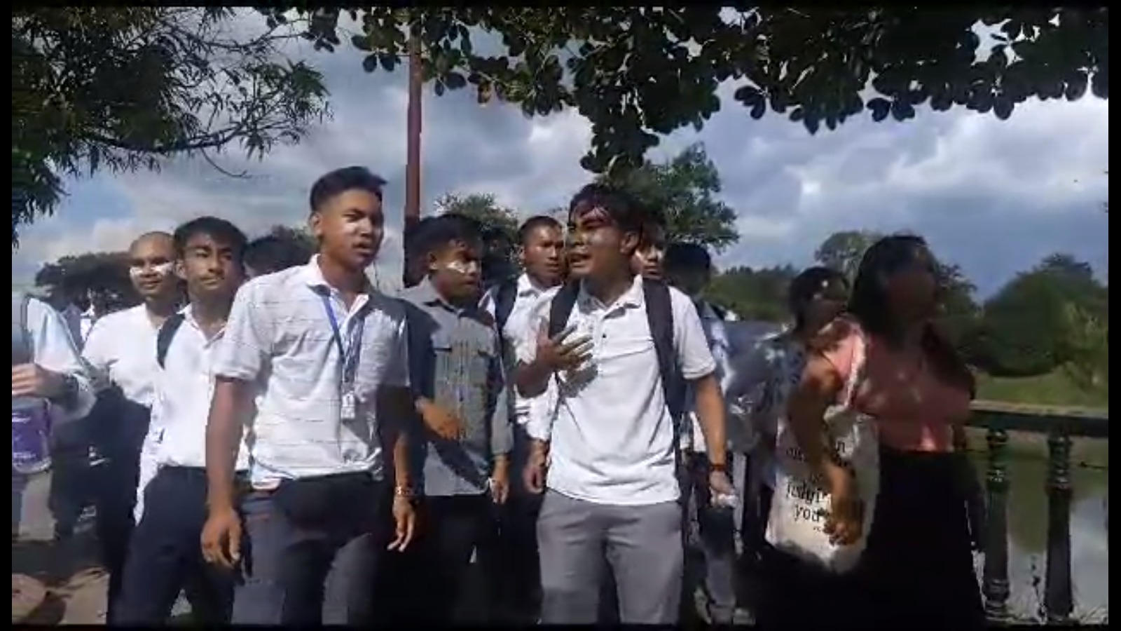  Manipur: 34 Injured During Massive Students' Protest Against Killing Of 2 Studen-TeluguStop.com