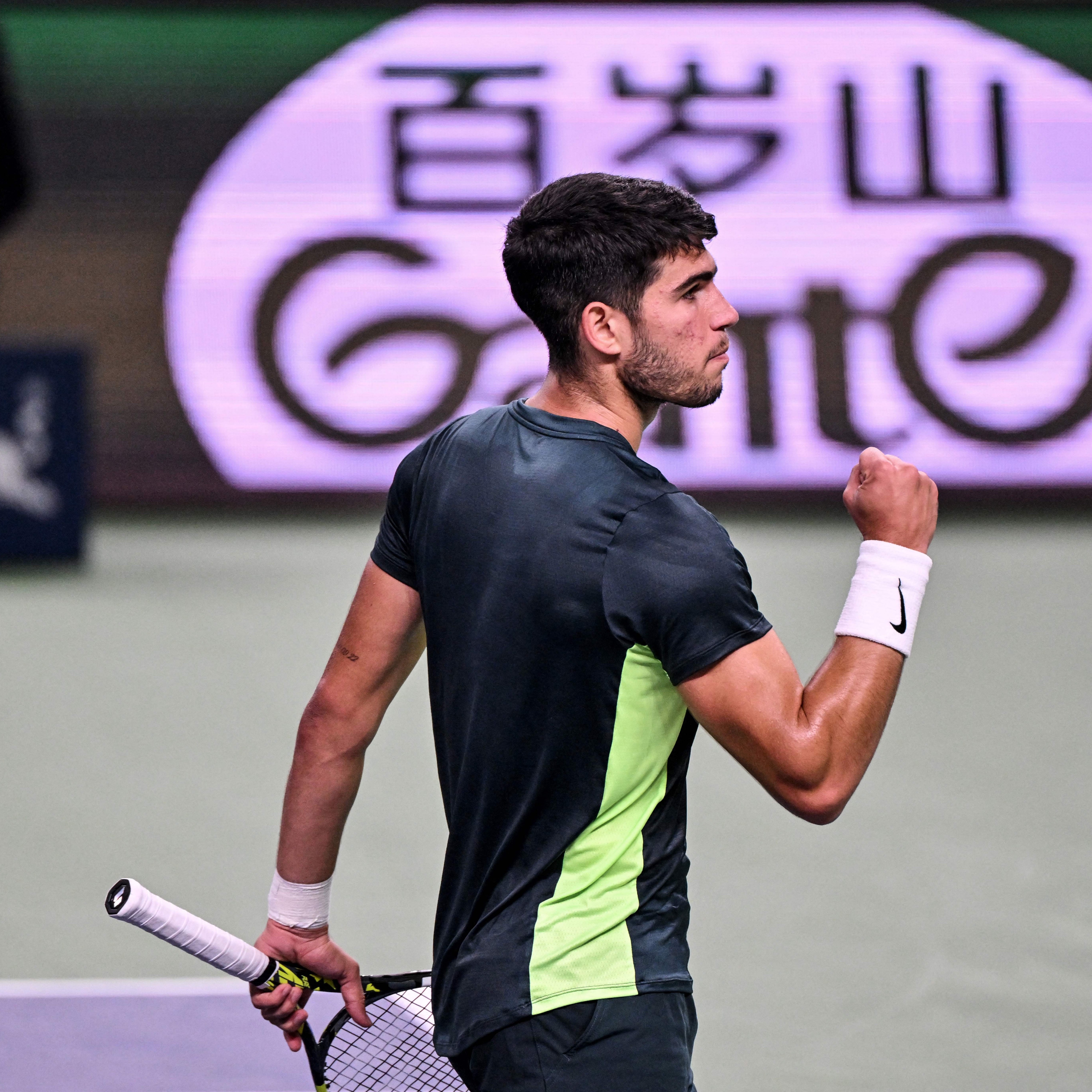 Carlos Alcaraz fends off Daniel Evans to enter Shanghai Masters Round of 16 Carlos Alcaraz fends off Daniel Evans to enter Shanghai Masters Round of 16