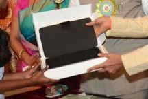  Up Govt Nod For Purchase Of 2l Tablets For Selected Schools-TeluguStop.com