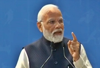  Pm Modi Interacts With Contingent Of Asian Para Games-TeluguStop.com