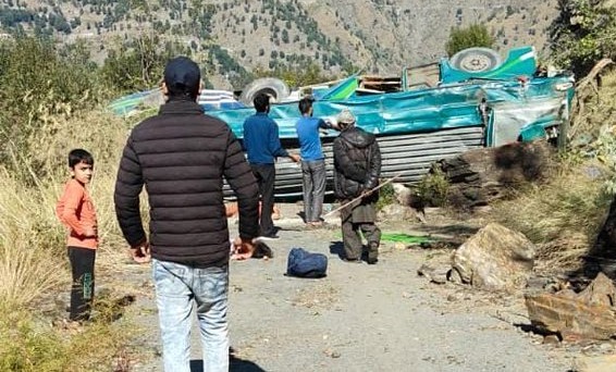 36 killed, 19 injured in J&K as bus falls into gorge (Lead)