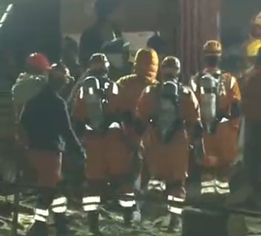  Uttarkashi Tunnel Drilling Halted After Auger Machine Platform Collapses-TeluguStop.com