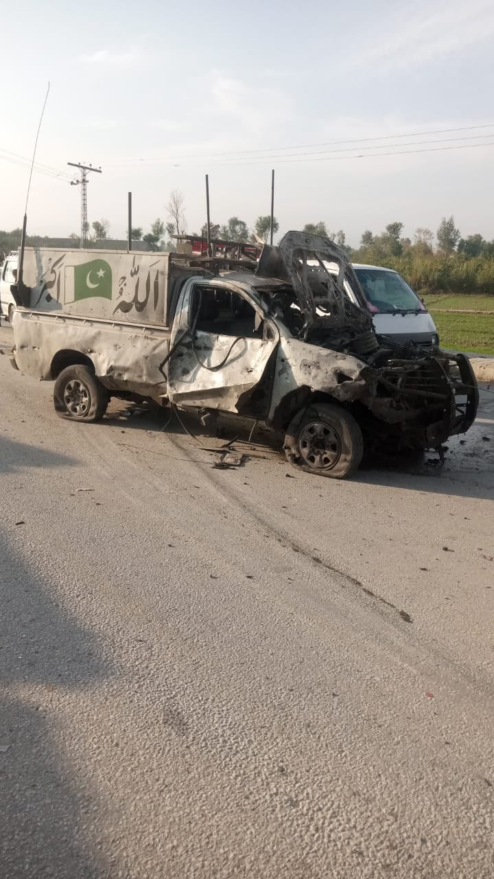  2 Civilians Killed, 3 Soldiers Among 10 Injured In Suicide Attack On Pak Army Co-TeluguStop.com