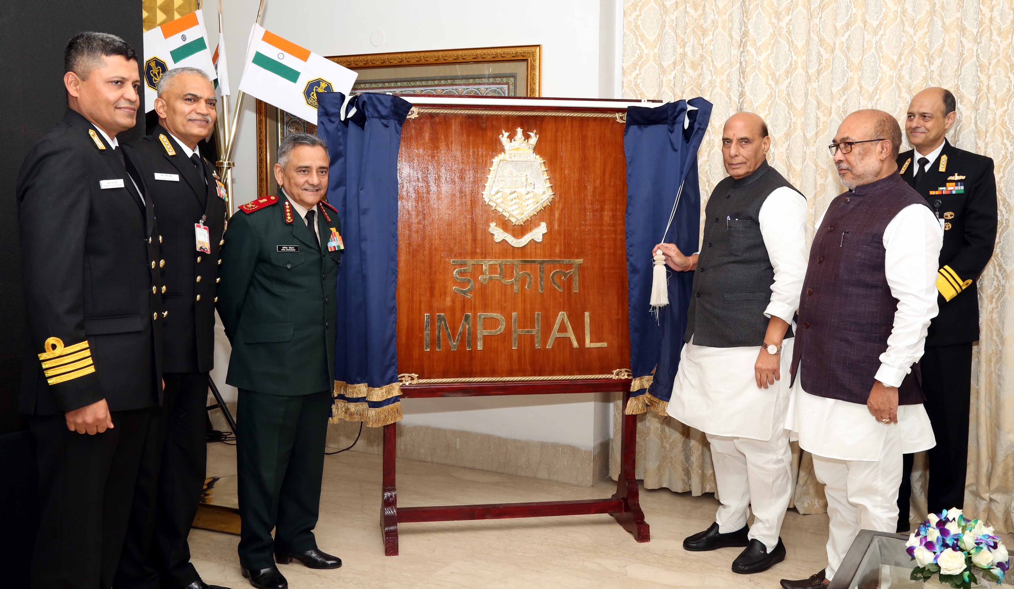  Defence Minister Unveils Crest Of Stealth Guided Missile Destroyer ‘imphal’-TeluguStop.com