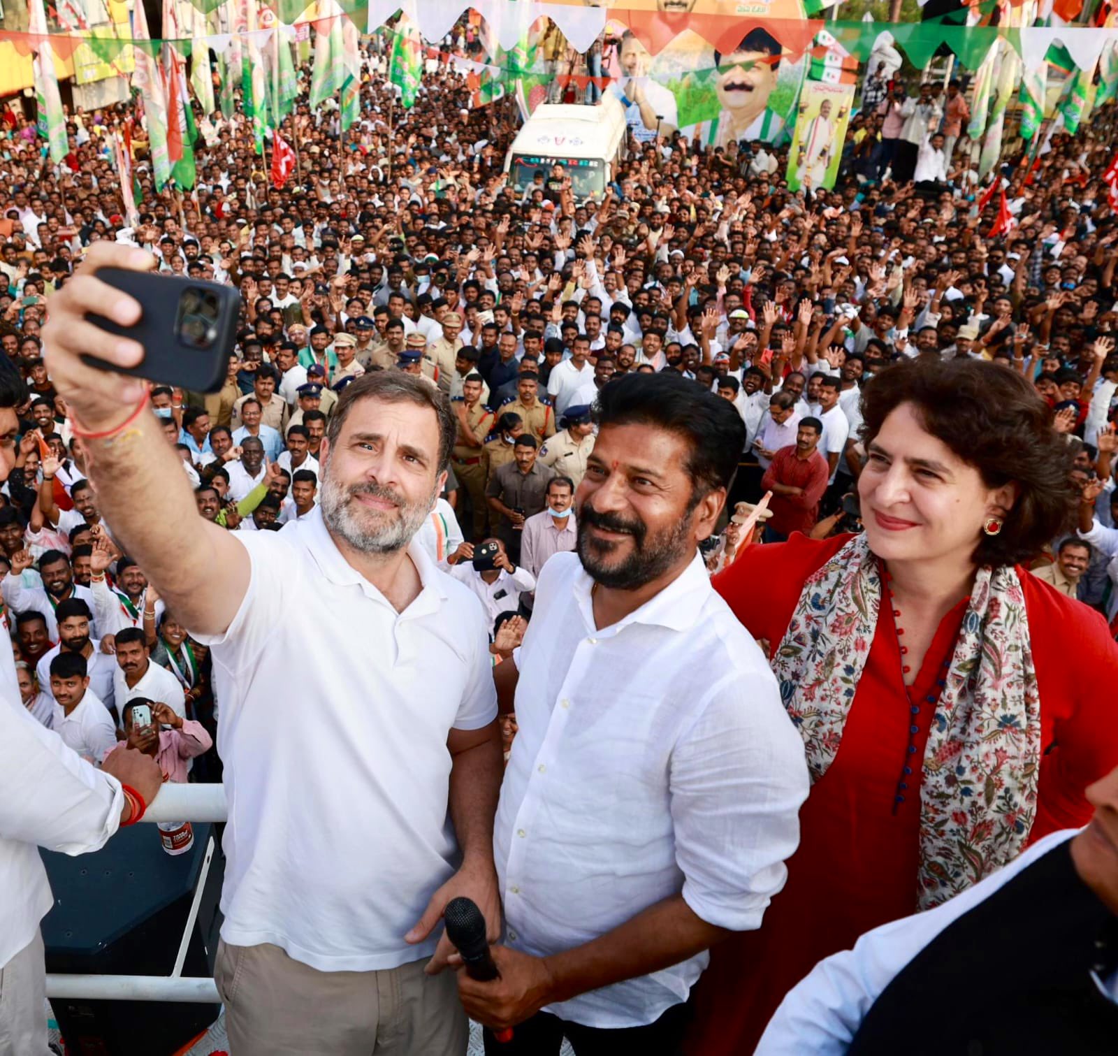 Revanth Reddy to take oath as T'gana CM on Dec 7 (2nd Ld) Revanth Reddy to take oath as T'gana CM on Dec 7 (2nd Ld)