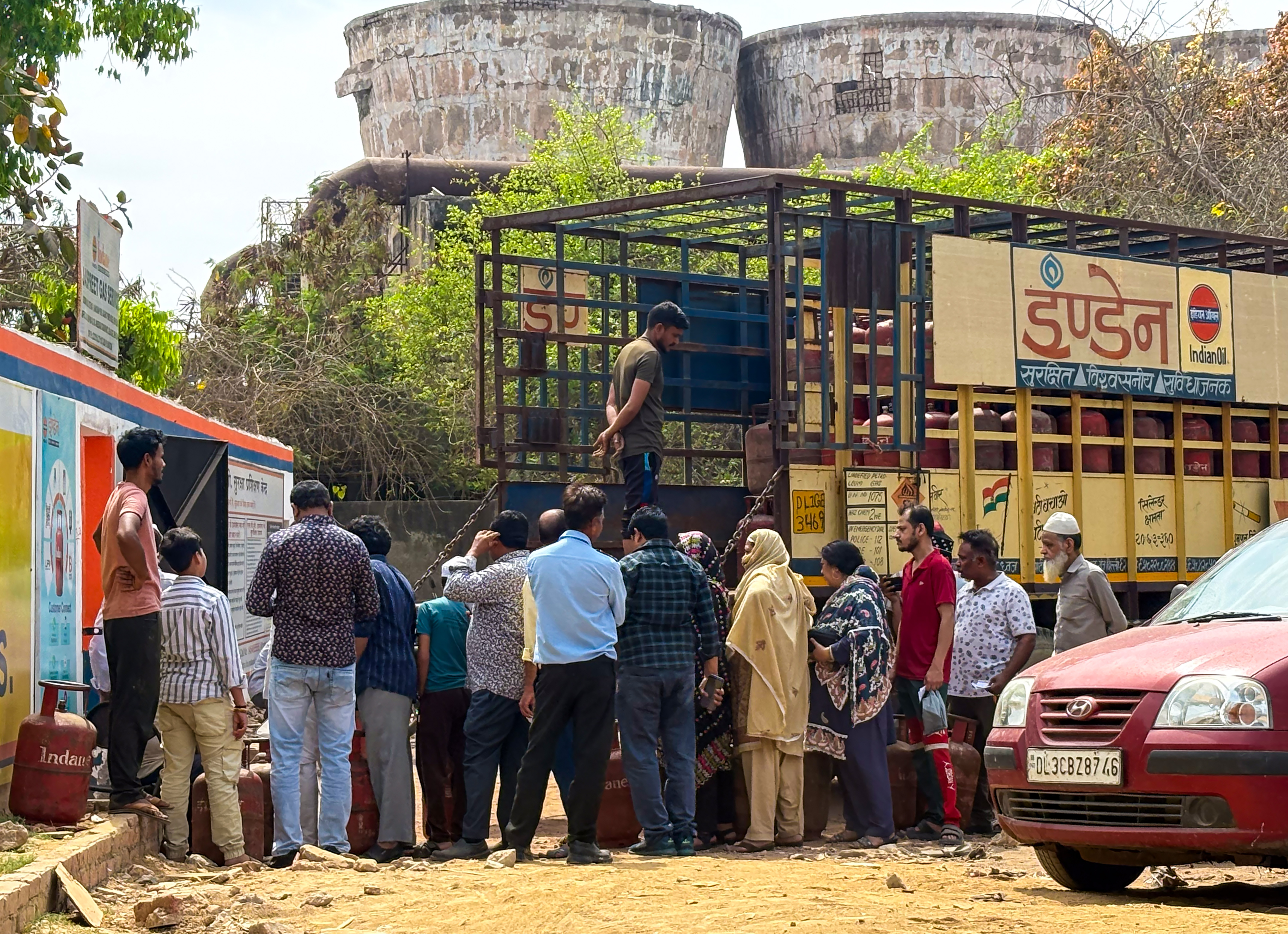 LPG Supply Challenges: OMCs Maintain Distribution Despite Global Disruptions