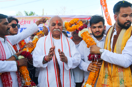 Pravin Togadia at Bhojshala satyagraha with devotees in background