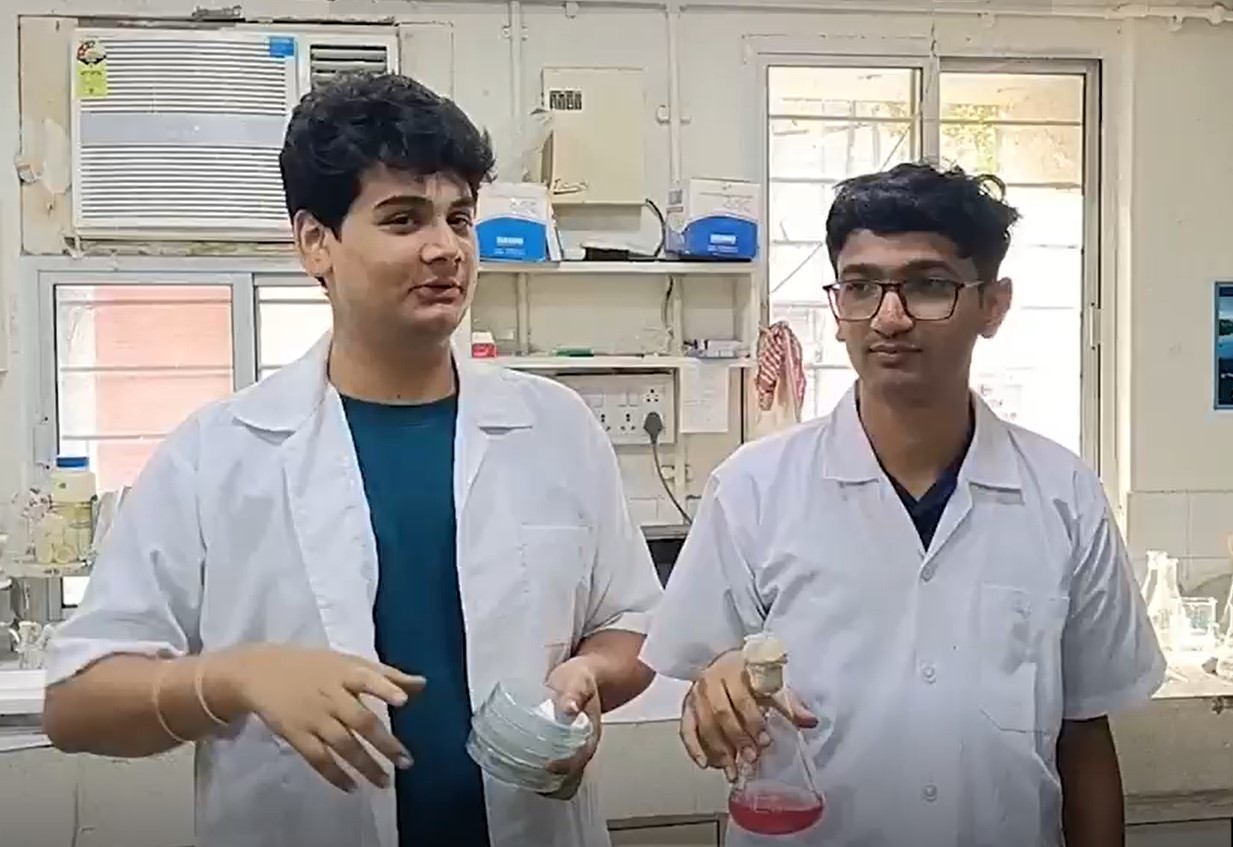 Glowing Bacteria Discovered in Ratnagiri Waters by Vadodara Students