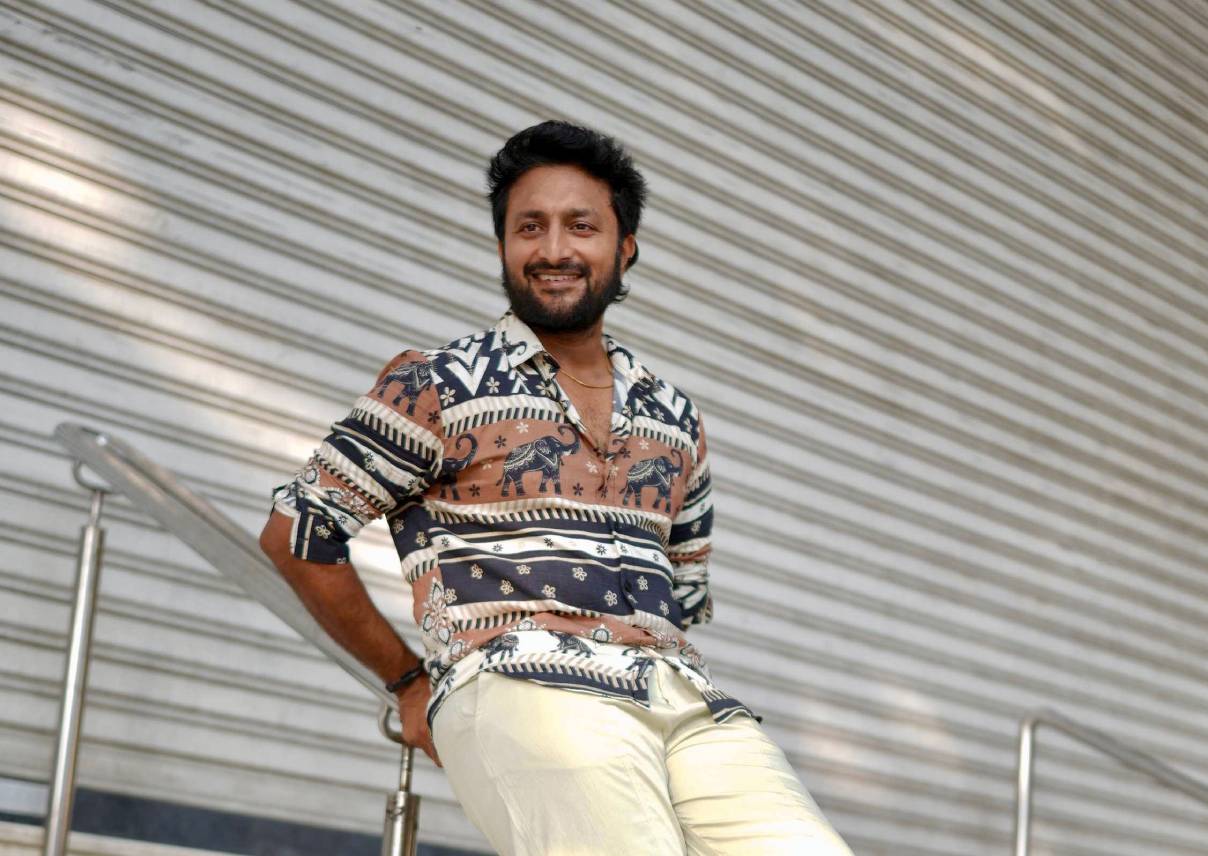 Harishankar Narayanan in Kattalan villain Nelson role selfie story