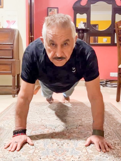 Dalip Tahil doing push ups for fitness at age 73