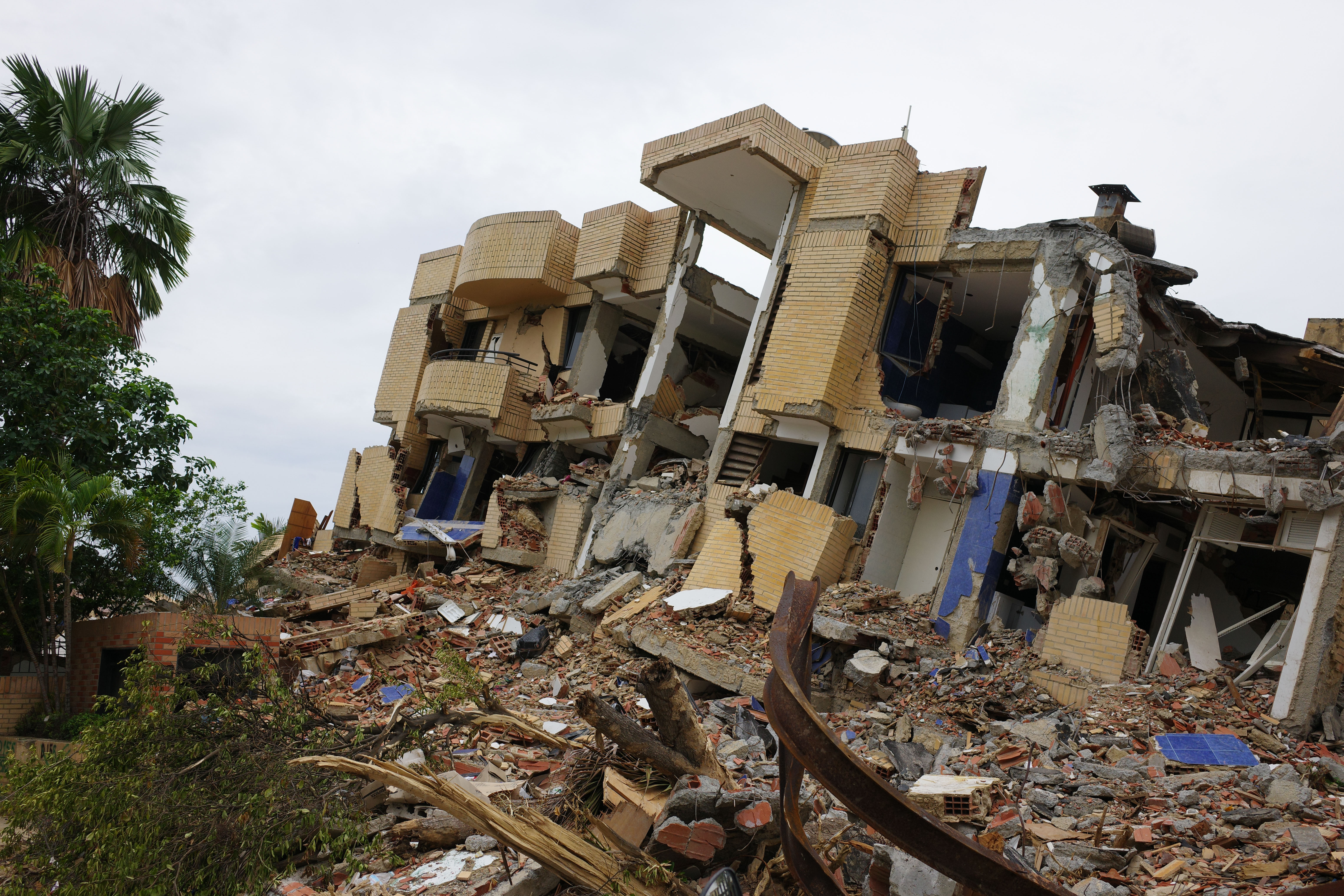 Venezuela quake death toll rises to 4,829