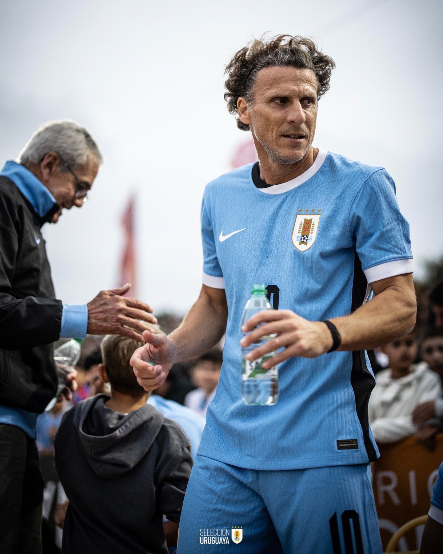 Uruguay open talks with Forlan for interim coaching