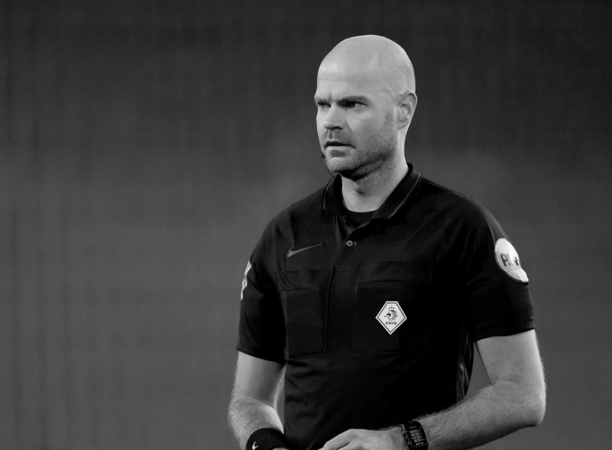 Dutch referee dropped from World Cup dies at 38