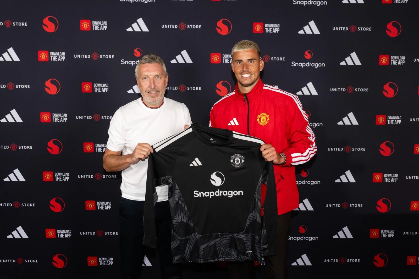 Manchester United sign experienced goalkeeper Karl Darlow on three-year deal