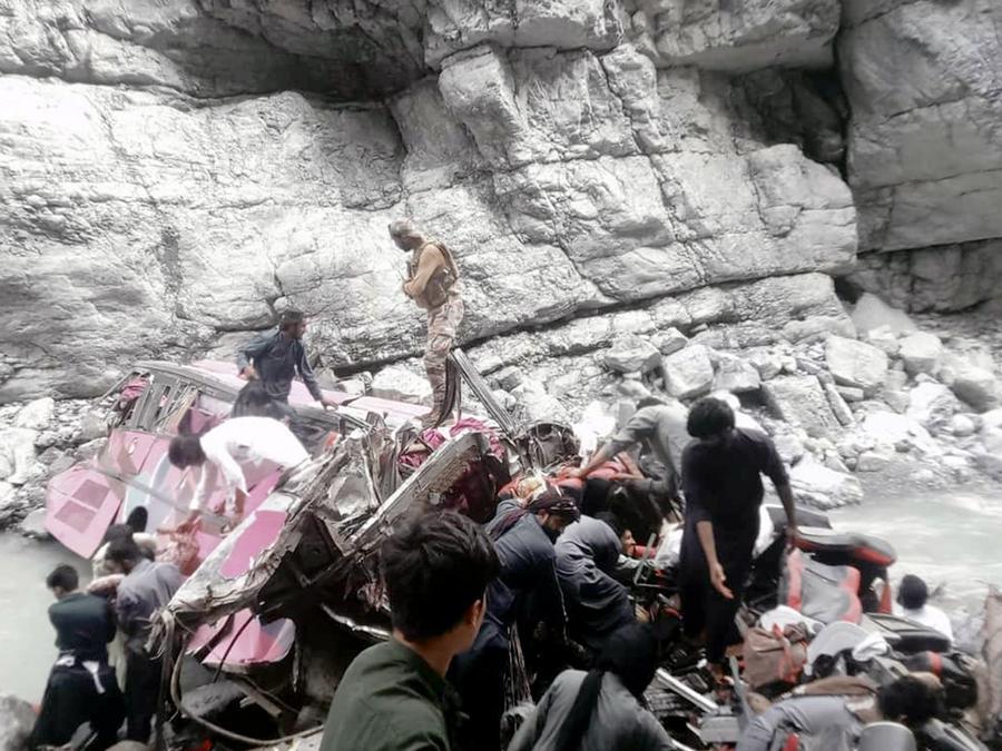 Pakistan: Four killed, 15 injured in bus accident 