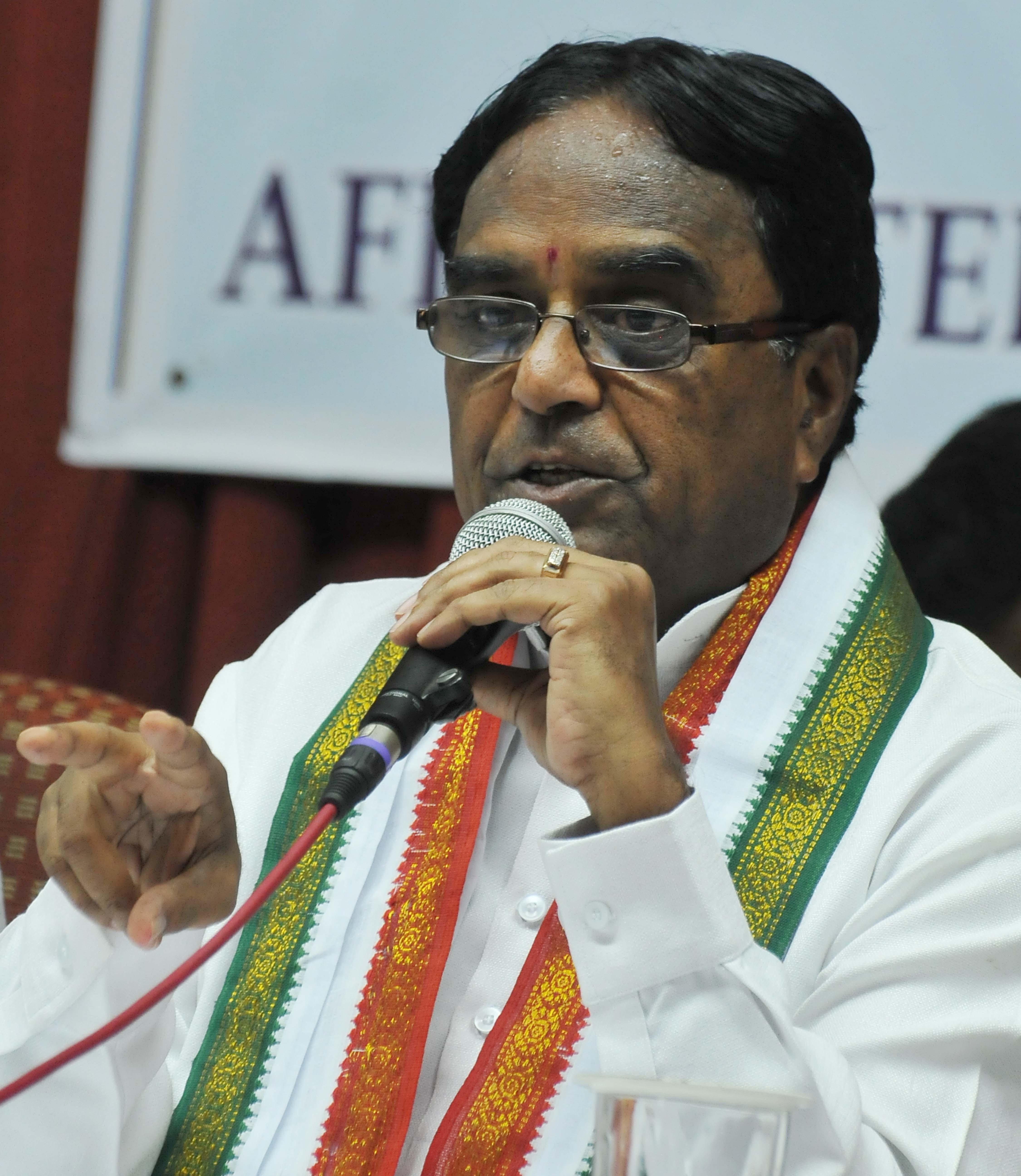Jolt to Cong in Telangana as senior leader quits Jolt to Cong in Telangana as senior leader quits