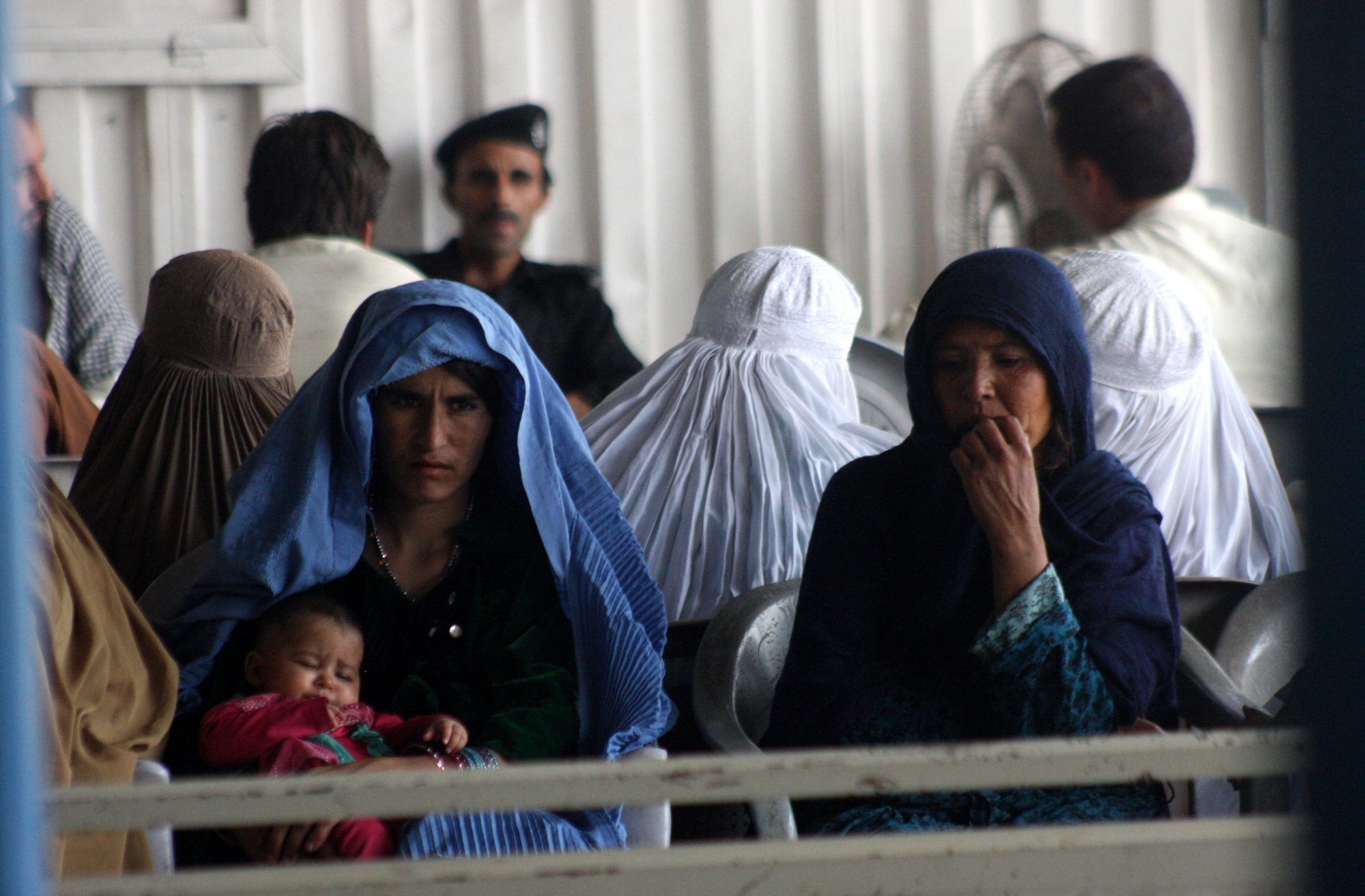 Afghan refugees in Pakistan's Peshawar live in fear due to police raids, economic pressure: Report 