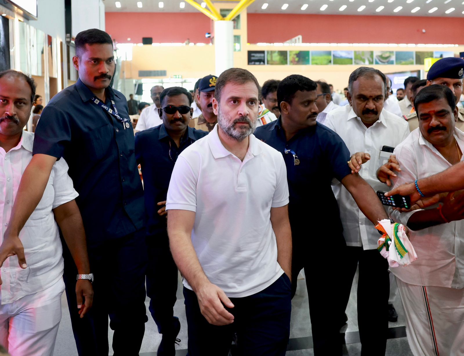  Rahul Arrives In Coimbatore To Rousing Welcome-TeluguStop.com
