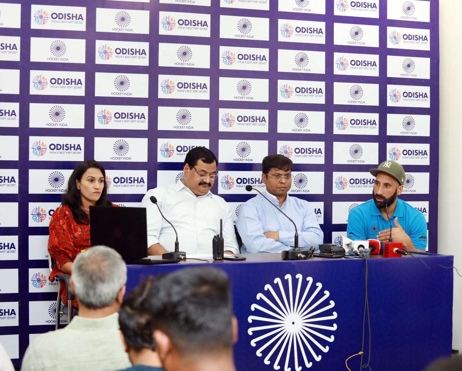 Hockey India announces special coaching camp for sub-junior teams; appoints Sardar Singh, Rani Rampal as chief coaches (Ld) Hockey India announces special coaching camp for sub-junior teams; appoints Sardar Singh, Rani Rampal as chief coaches (Ld)