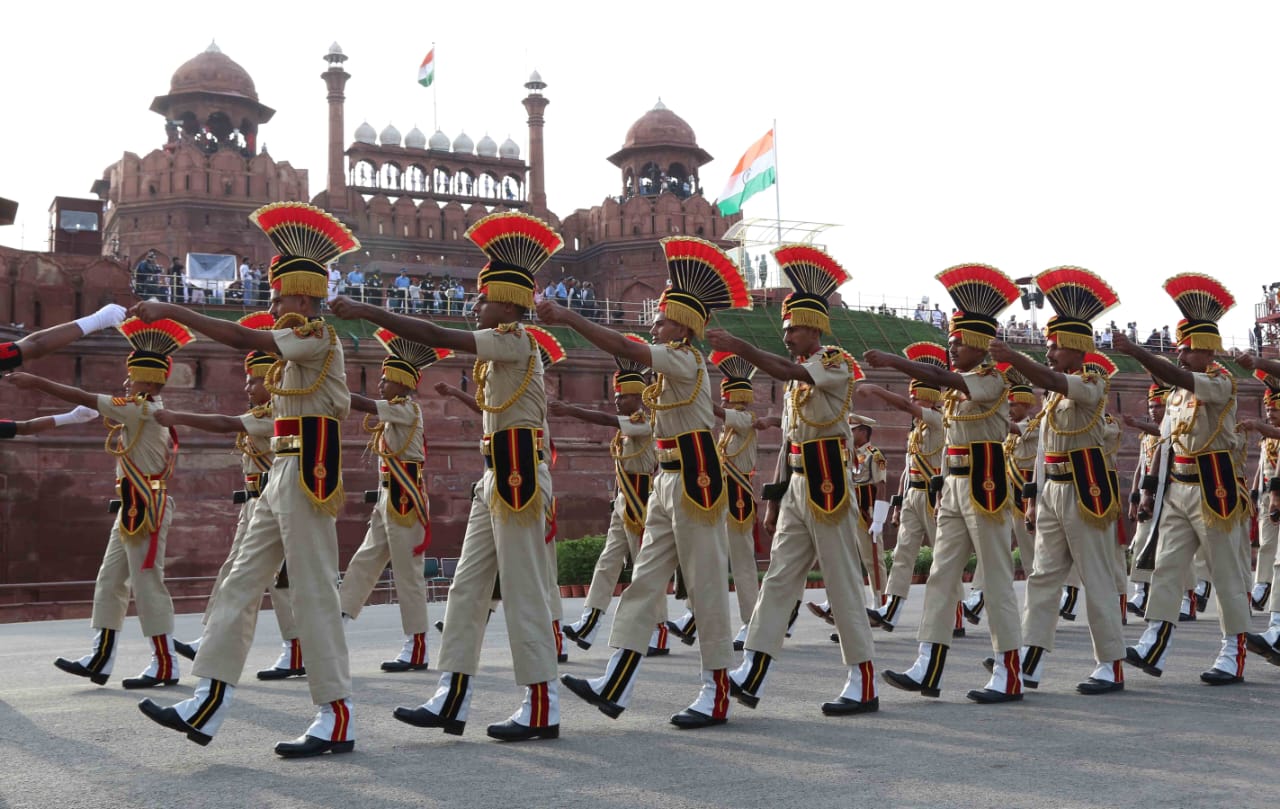 Labourers, Farmers, Teachers Will Be Special Guests At I-day Celebration Labourers, Farmers, Teachers Will Be Special Guests At I-day Celebration-TeluguStop.com