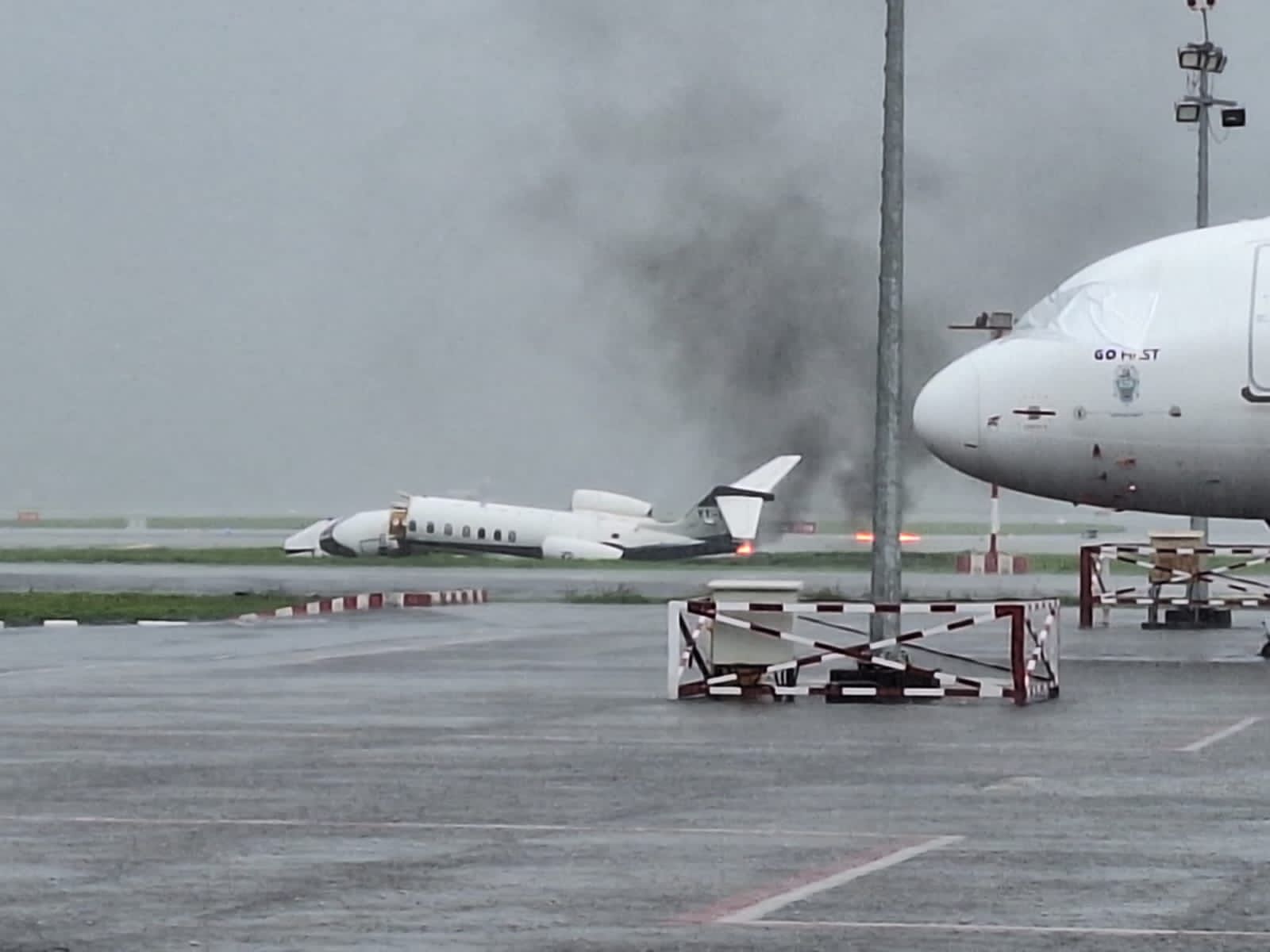 3 hurt as private aircraft with 8 onboard skids, crash lands at Mumbai airport (Ld)