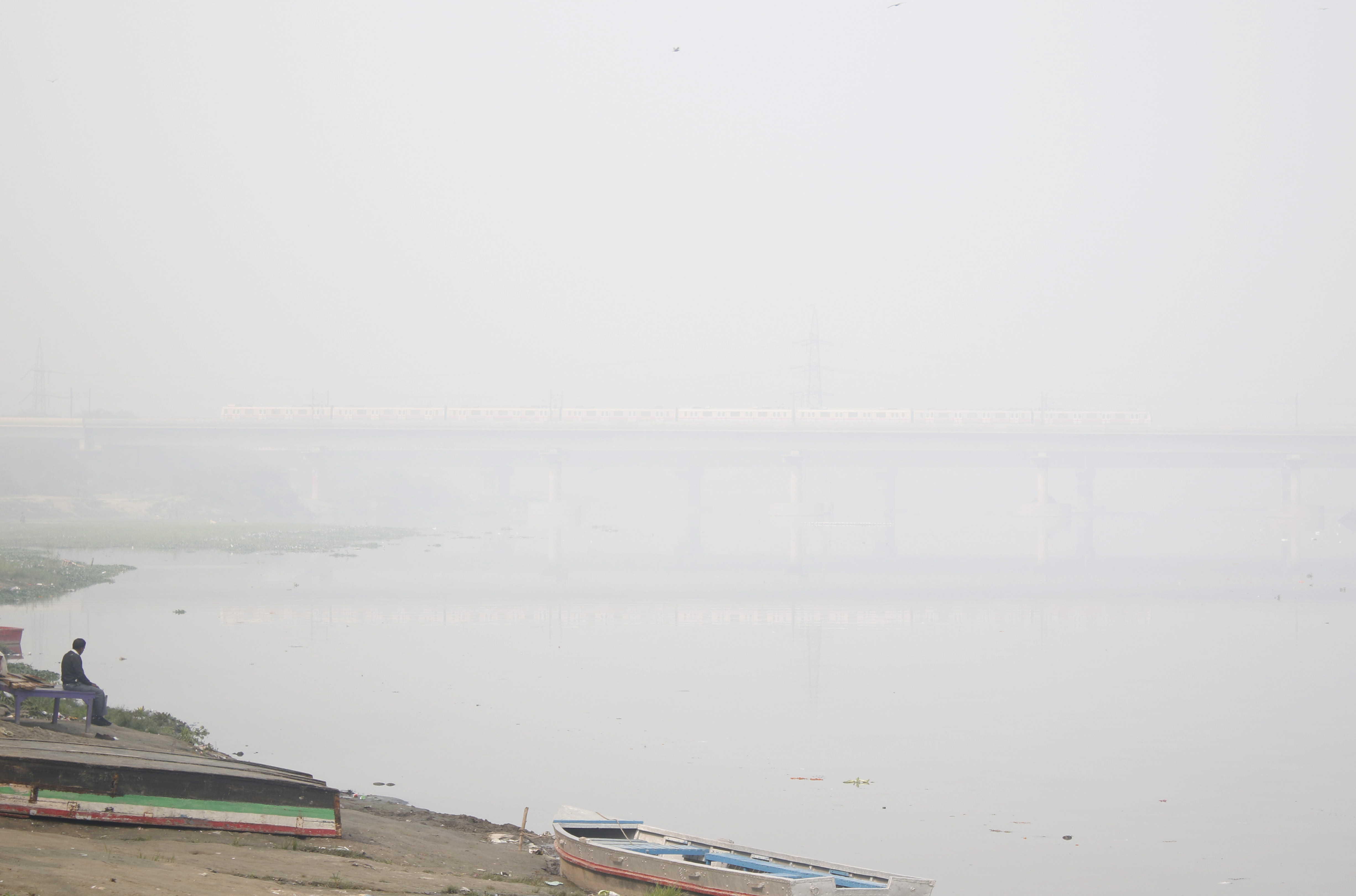 AQI remains in 'very poor' category in Delhi AQI remains in 'very poor' category in Delhi